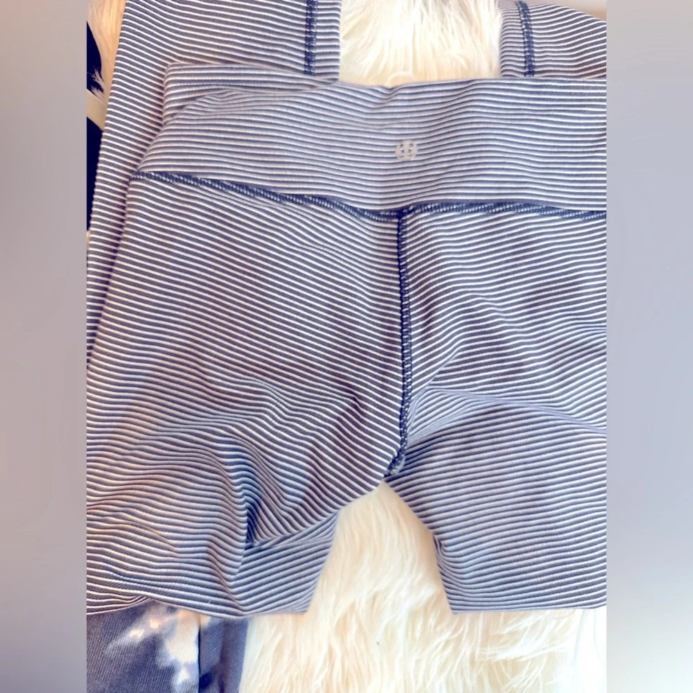 Lululemon Wunder Under Legging - Picture 8 of 15